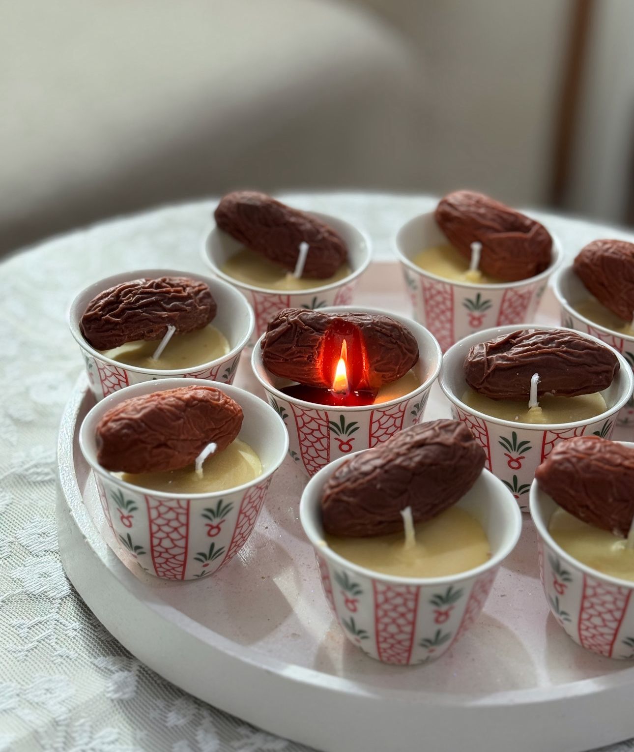 شمعة برائحة القهوة العربية والتمر